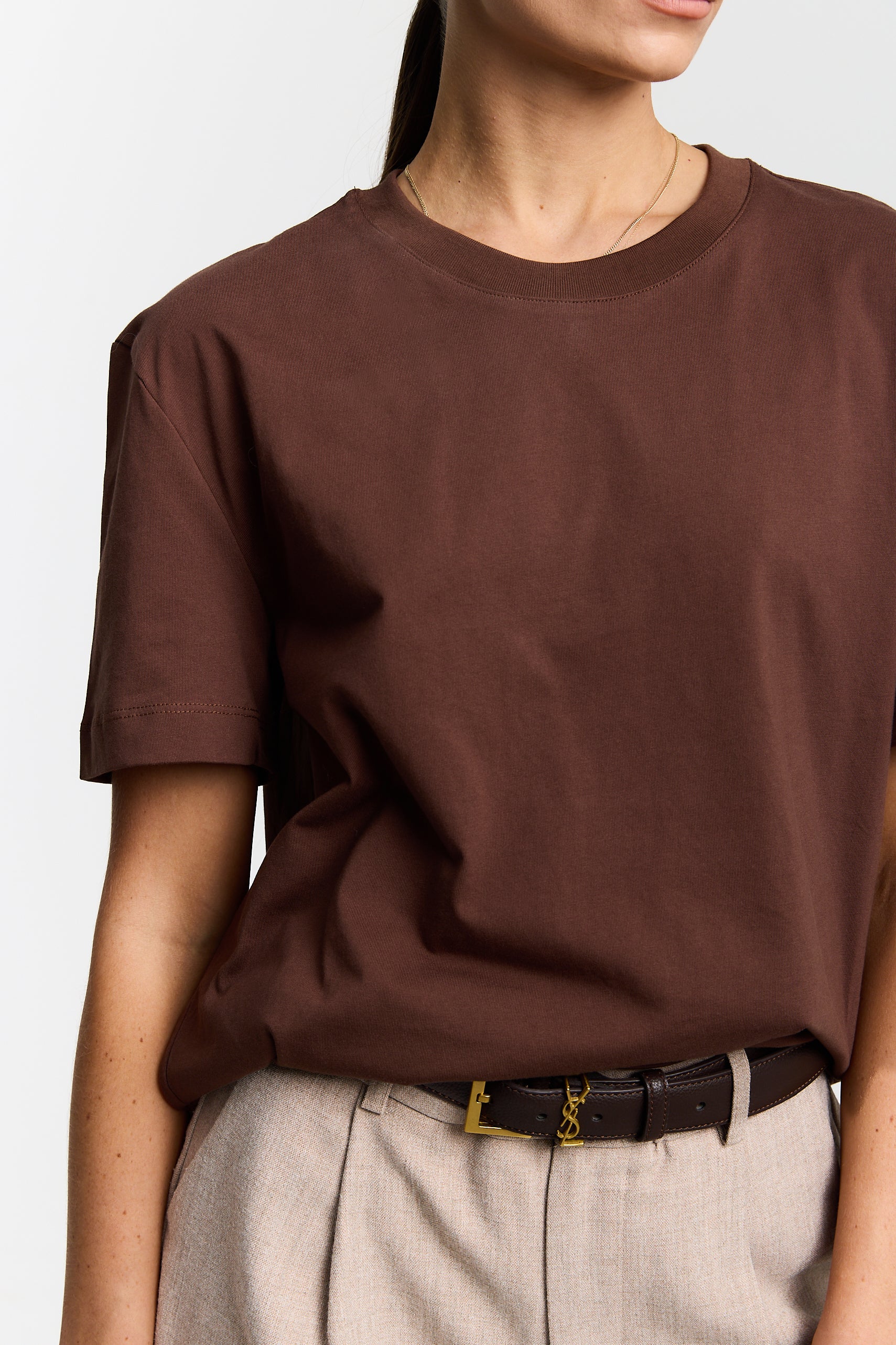 czekoladowy luźny t-shit