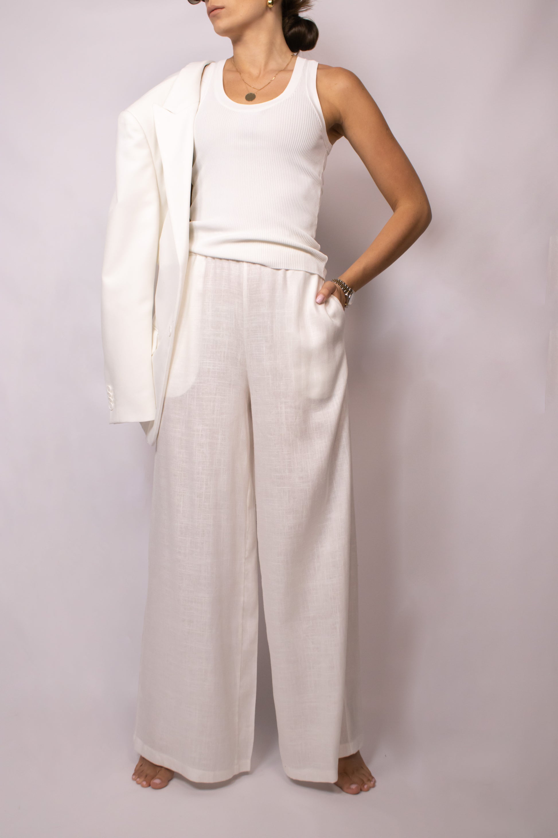 Białe spodnie z prostą nogawką z domieszką lnu