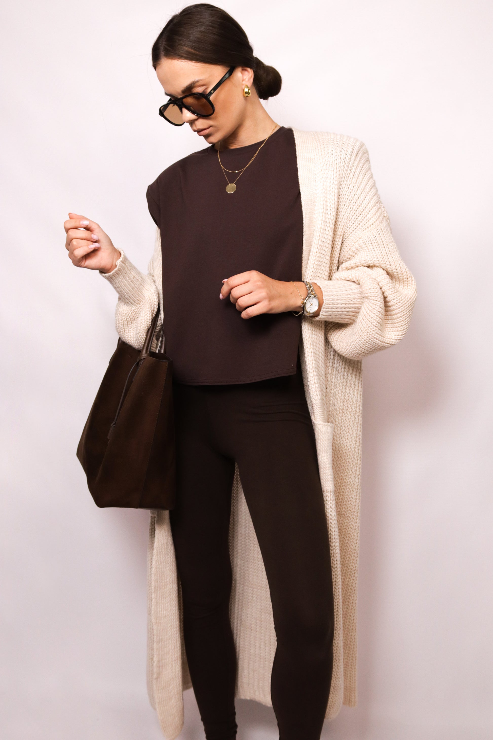 długi beżowy sweter z przyjemnej dzianiny