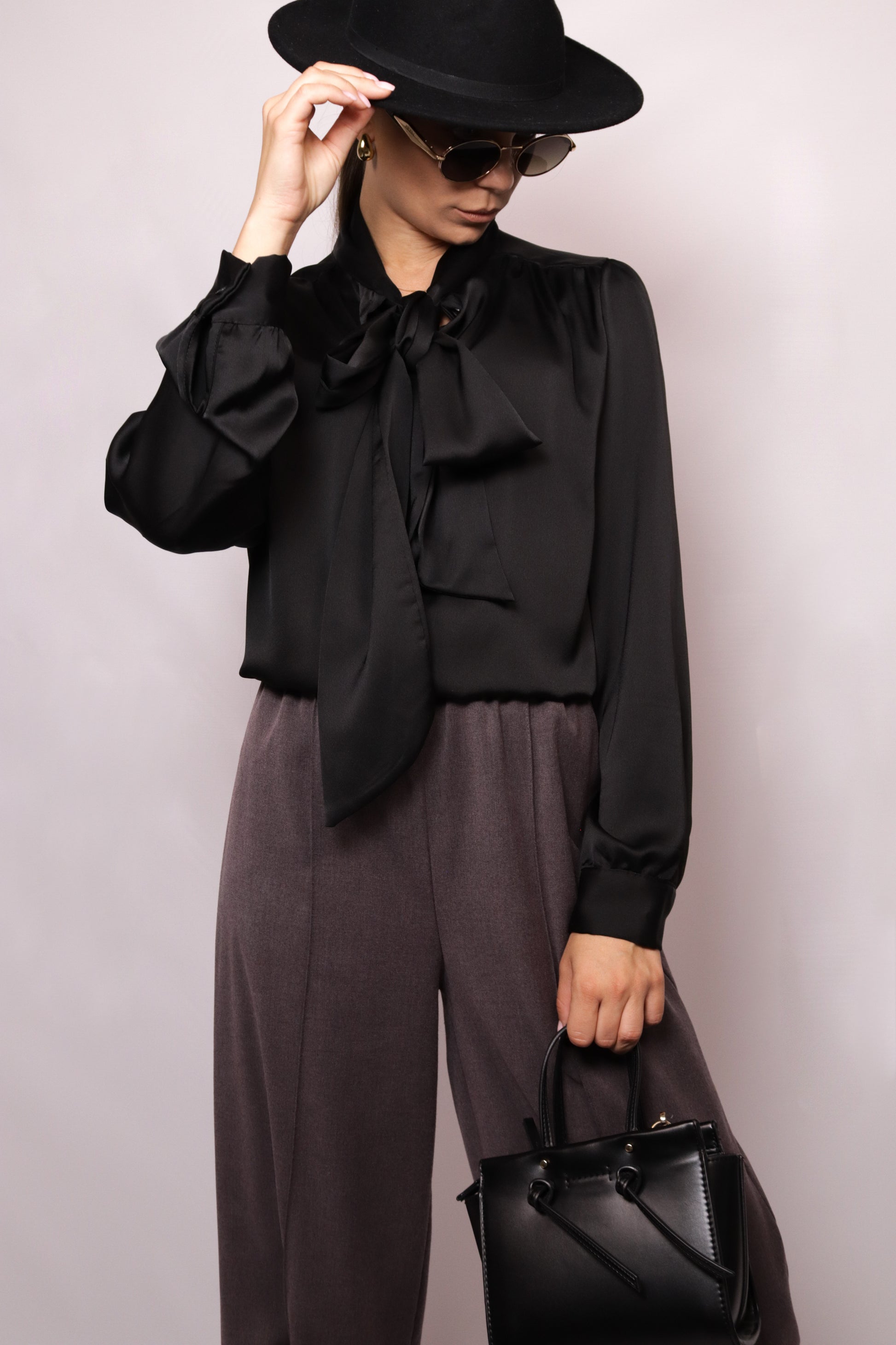 elegancka koszula z wiązaniem