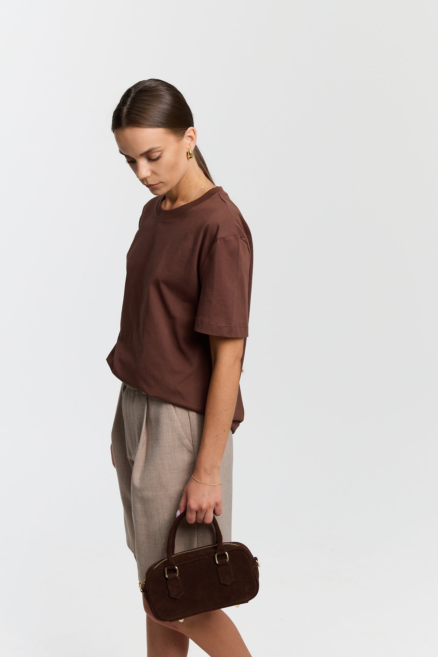 t-shirt oversize w czekoladowym kolorze